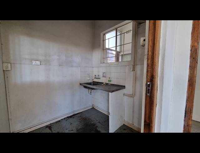 700M² BUILDING FOR SALE IN OBSERVATORY